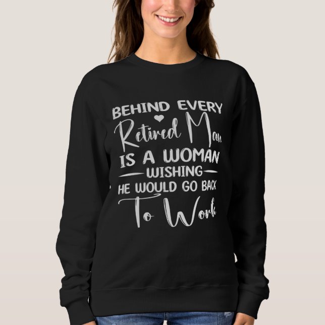 Behind Every Retired Man Is a Woman Wishing He Wou T Shirt (Framsida)