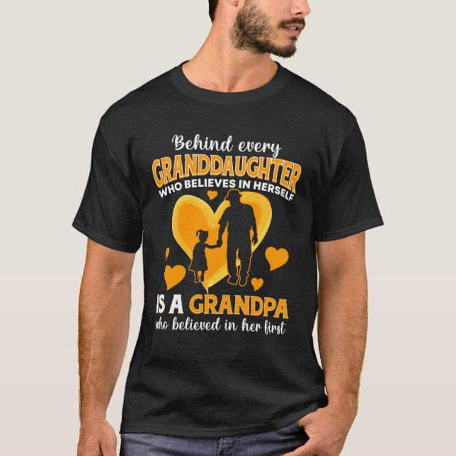 Behind Granddaughter Who Believes In Herself is A  T Shirt (Framsida)