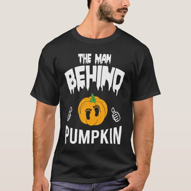 Behind The Pumpkin Funny Soon Dad For Halloween T Shirt (Framsida)