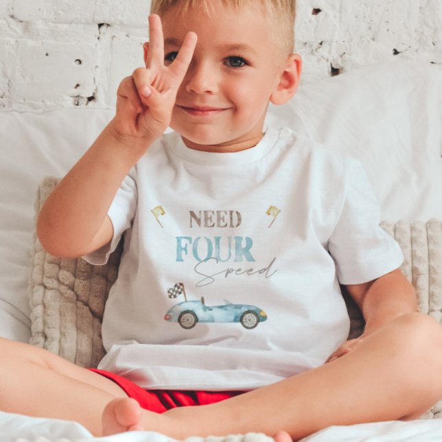 Behov av fyra snabbaste födelsedag T- Shirt T Shirt (Skapare uppladdad)