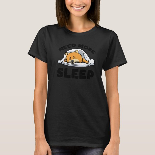 Behov av mer strömsparande Pommern-Hund T Shirt (Framsida)