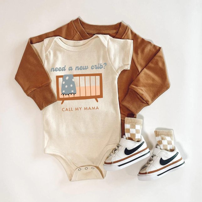 Behöver ett nytt bo Hemförsäljningströja för bebis T Shirt (NEED A NEW CRIB? CALL MY MAMA)