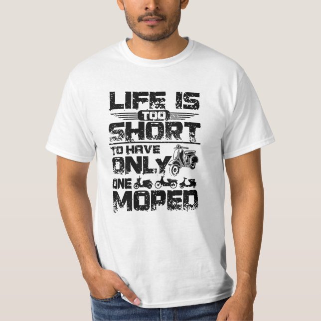 Behöver fler mopeder t shirt (Framsida)