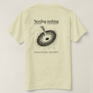 "Behöver ingenting" – Minimalistisk Vortex T-shirt