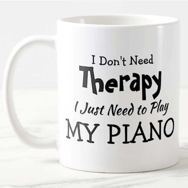 Behöver inte terapi bara spela Piano Birthday Jula Kaffemugg (Skapare uppladdad)