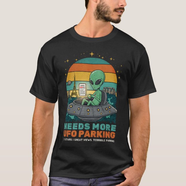 Behöver mer UFO Parking - Lustigt Alien Earth Revi T Shirt (Framsida)
