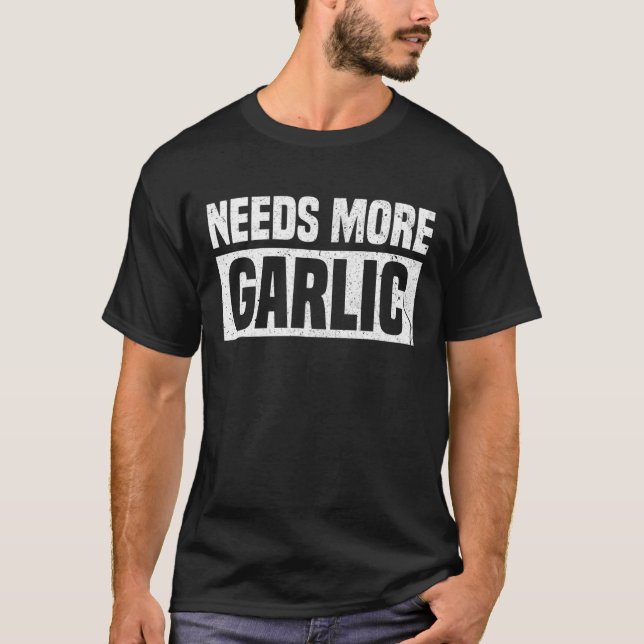 Behöver mer vitlöksfontig Chef Cooking Älskare T Shirt (Framsida)
