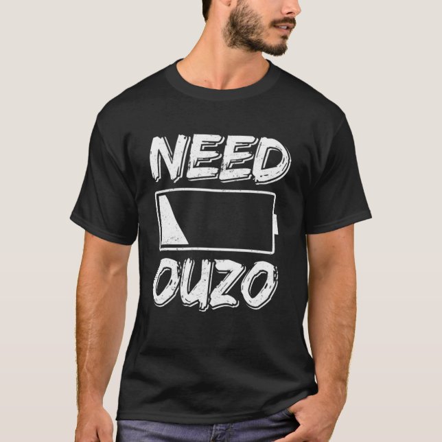 Behöver Ouzo ingen batteriladdning med Ouzo Party  T Shirt (Framsida)