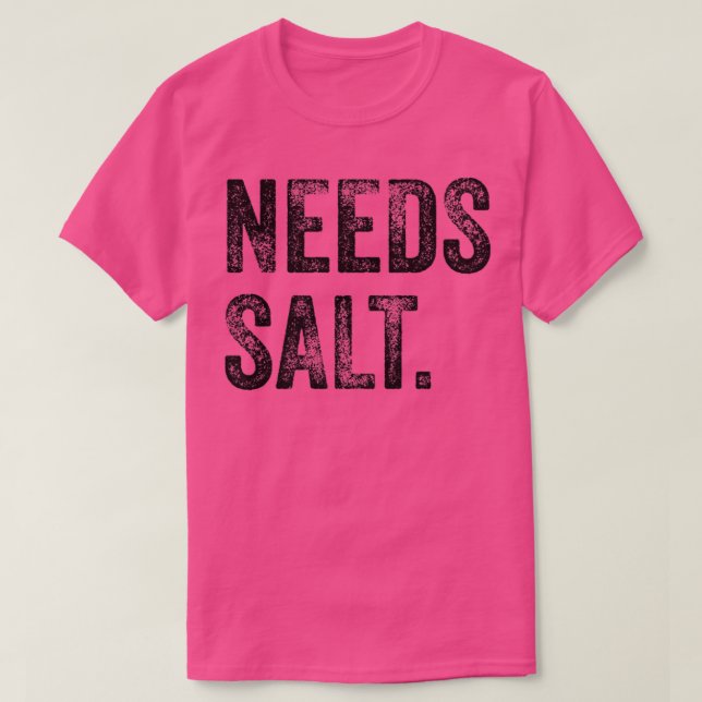 behöver saltad lustig matlagningsassistent bak t shirt (Design framsida)