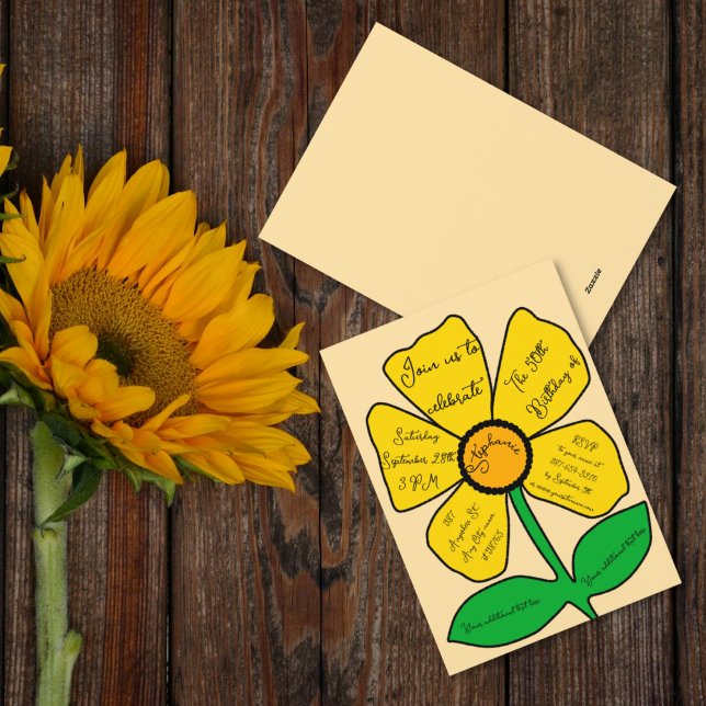 Beige 50:e födelsedagen Guld Doodle Flower Inbjudningar (Skapare uppladdad)