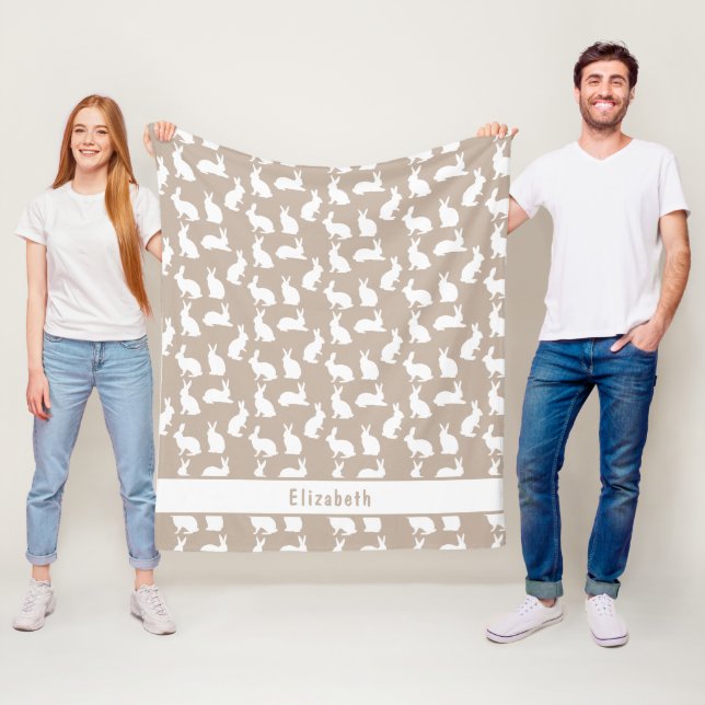 Beige And White Bunny Pattern With Name Easter Fleecefilt (På plats)