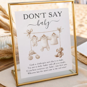 Beige babykläder och leksaker Säges inte babysköld Poster