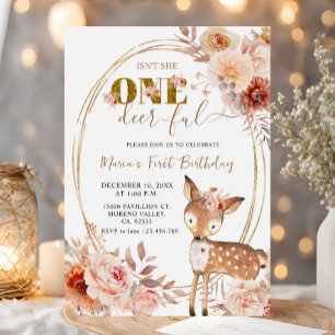 Beige Blommigt en Hjort Ful Girl First Birthday Inbjudningar