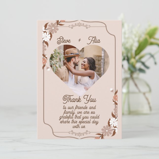 beige blomstergudstjänst elegant enkel modern bröl tack kort (Stående Fram)