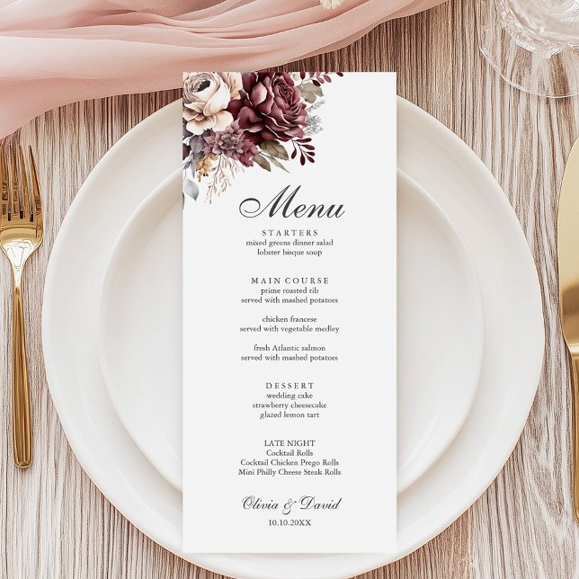 Beige Boho Bröllopsmeny med akvarellblommor Meny (Beige Boho Wedding Menu with Watercolor Flowers on a wedding table with elegant decor)