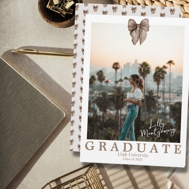 Beige Bow Coquette Fotoexamen Examenkarta Inbjudningar (Skapare uppladdad)