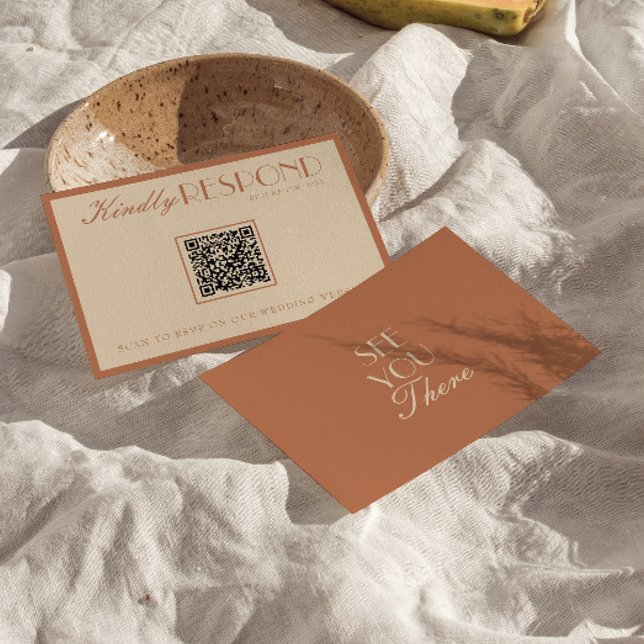 Beige Bronzer Old Money QR Code Wedding RSVP OSA Kort (Skapare uppladdad)