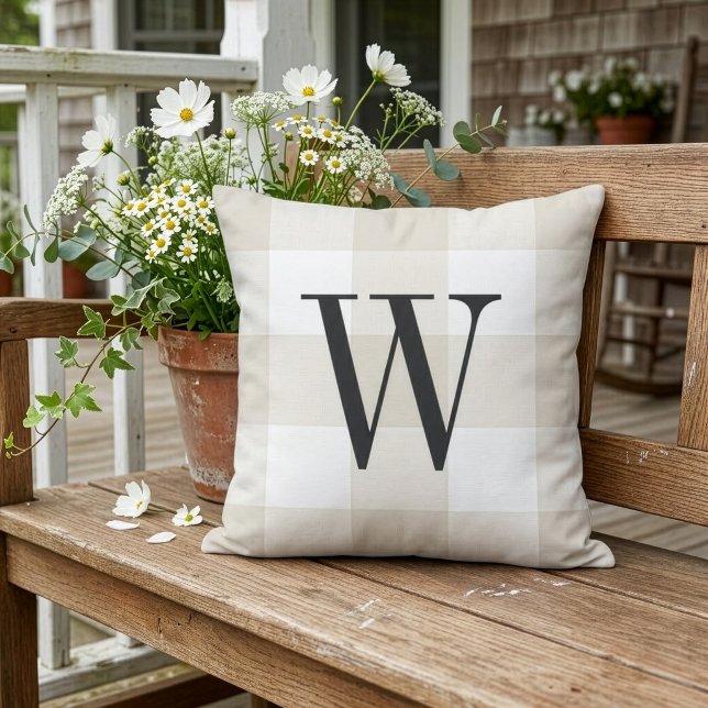 Beige Buffalo-rutig monogram | Farmhouse veranda Kudde (Skapare uppladdad)