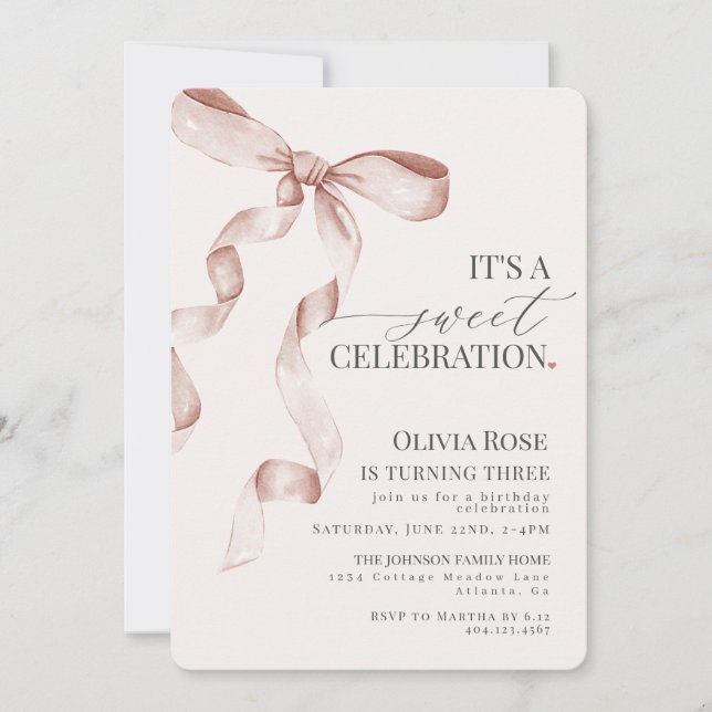 Beige Coquette Bow Girl Födelsedagsfest inbjudan (Framsida)