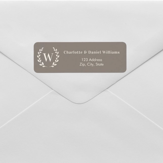 Beige elfenbensmonogram initial krans returadress etikett (Skapare uppladdad)