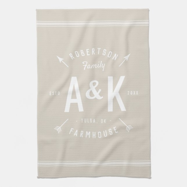 Beige Farmhouse Arrow Monogram | Redigerbar Färg Kökshandduk (Vertikal)
