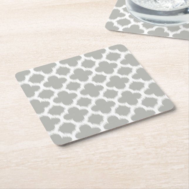 Beige Grått White Retro Ikat Quatrefoil Mönster Underlägg Papper Kvadrat (Vinklad)