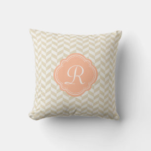Beige Herringbone Chevron Mönster med Monogram Kudde