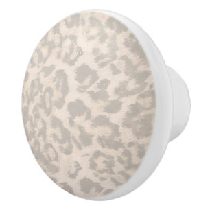 Beige leopard print . knopp
