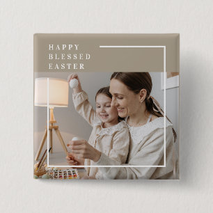 Beige Modern Family Photo   Lycklig Blank Påsk Knapp