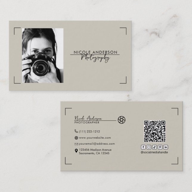 Beige Modern Minimal Ren Och Snygg Logotyp Fotogra Visitkort (Fram/baksida)