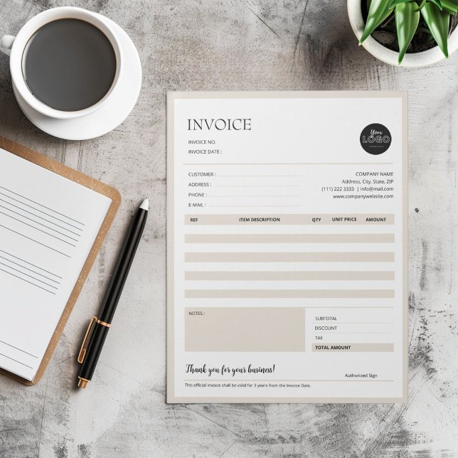 Beige Modern Minimalist Business Fakturamall Anteckningsblock (Beige Modern Minimalist Business Invoice Template Notepad desktop mock up)