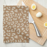 Beige och Brown Leopard Print Mönster Kökshandduk<br><div class="desc">Sprid upp de där kökssysslorna med den här vilden leopard-utskriften av sticka handduk i neutralt beige på en mjuk brun bakgrund som skapar det en roligt-dekortillbehör för ditt elektiska hushåll och kök.</div>