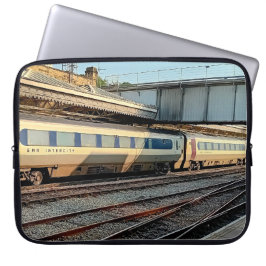 Beige och tåg laptop fodral