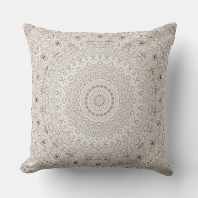 Beige och Taupe Mandala Mönster Design Kudde (Framsida)