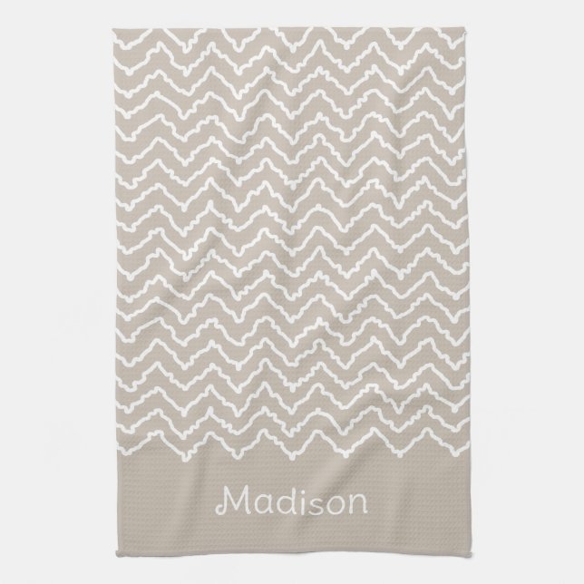 Beige Och Vit Snirklig Chevron Sicksack Med Namn Kökshandduk (Vertikal)