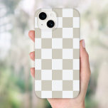 Beige Retro Check<br><div class="desc">Trendiget boho checkerboard skriver ut telefonfodral i ljusbeige och vitt färg. Använda designen verktyg om du vill lägga till ditt eget monogram,  namn eller annan text,  eller ändra färgen i bakgrunden om du vill skapa ett unikt hölje för en typ av enhet.</div>