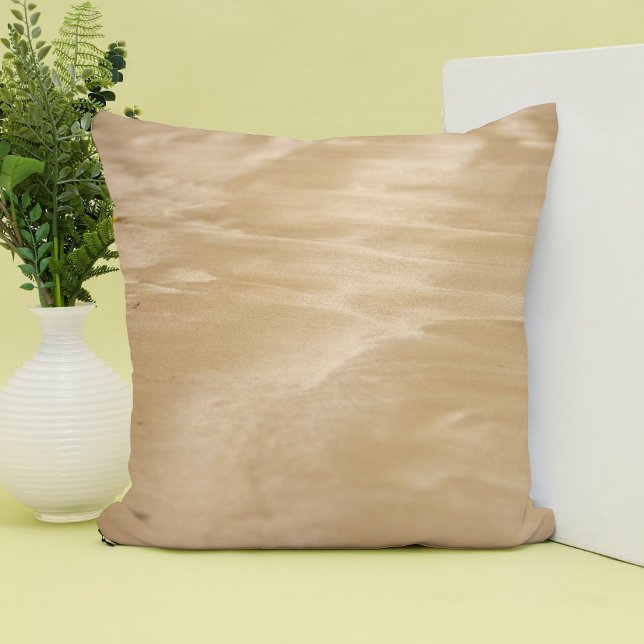 Beige Sand på stranden - enkel och minimal Struktu Kudde (Skapare uppladdad)