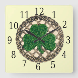 Beige Shamrock and Celtic Knots Square Clock Fyrkantig Klocka