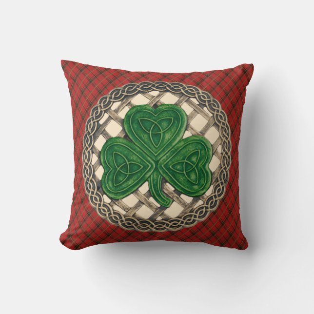 Beige Shamrock Celtic Knots on Red Play Kudde (Framsida)