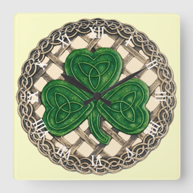 Beige Shamrock &Celtic Knots romerska siffror kloc Fyrkantig Klocka (Framsida)