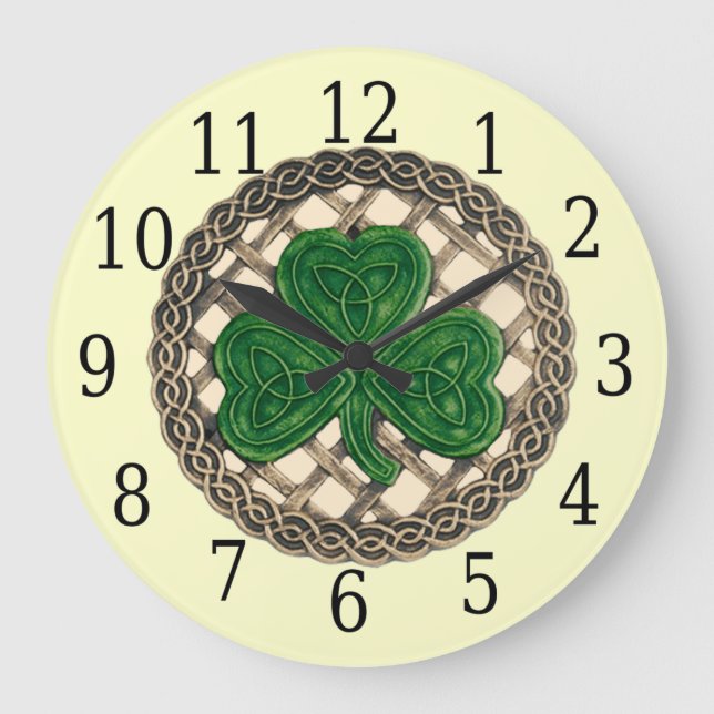 Beige Shamrock och Celtic Knots Round Clock Stor Klocka (Framsida)