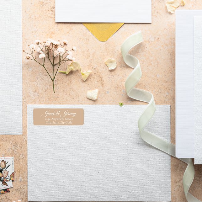 Beige Stylized Namn Bröllop Returadress Returadress Etikett (In Situ Wedding)