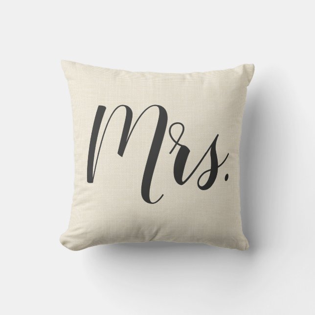 Beige White Mrs. | &Fru Bröllop Dekorativ kudde (Framsida)