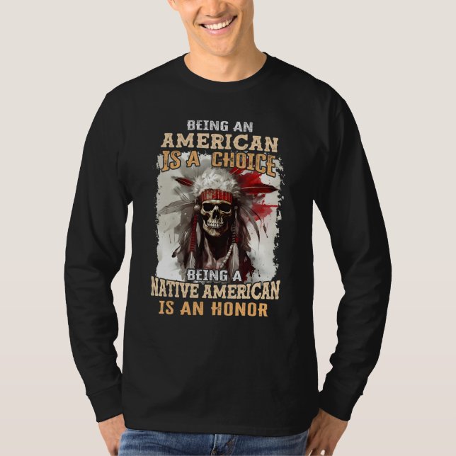 Being an American is a Choice Being a Native Ameri T Shirt (Framsida)