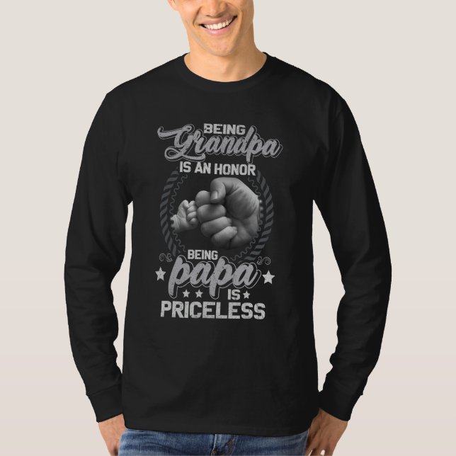 Being Papa Is Priceless Fathers Day For Grandpa T Shirt (Framsida)