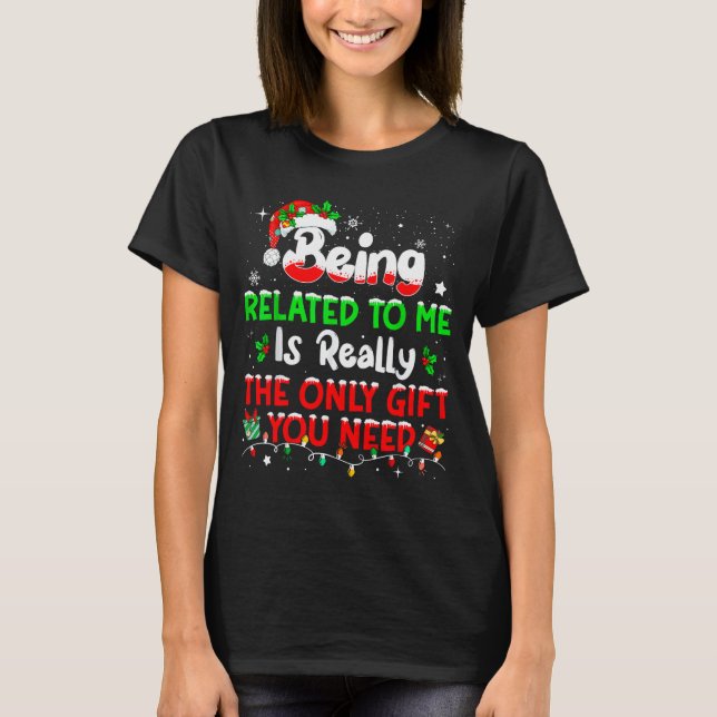 Being Related To Me Funny Christmas Family Xmas Pa T Shirt (Framsida)