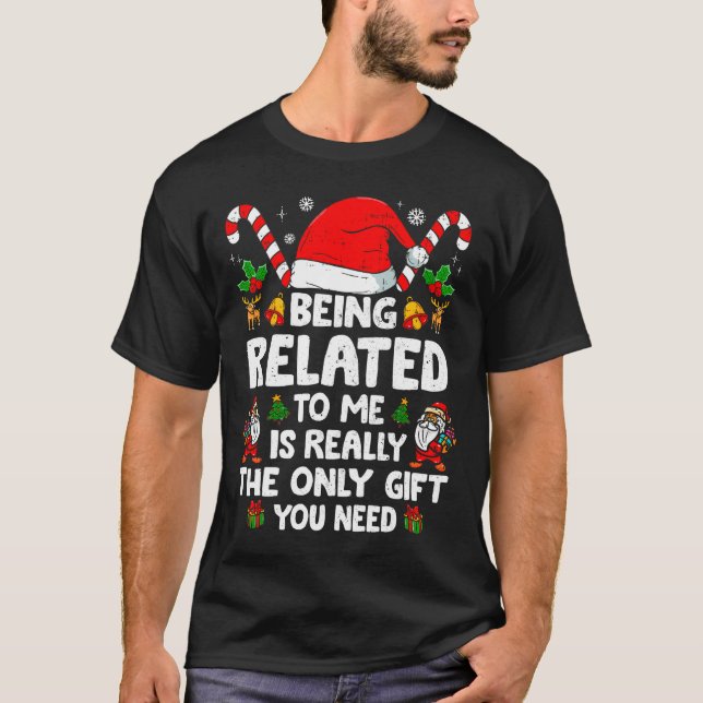 Being Related To Me Funny Christmas Family Xmas Pa T Shirt (Framsida)