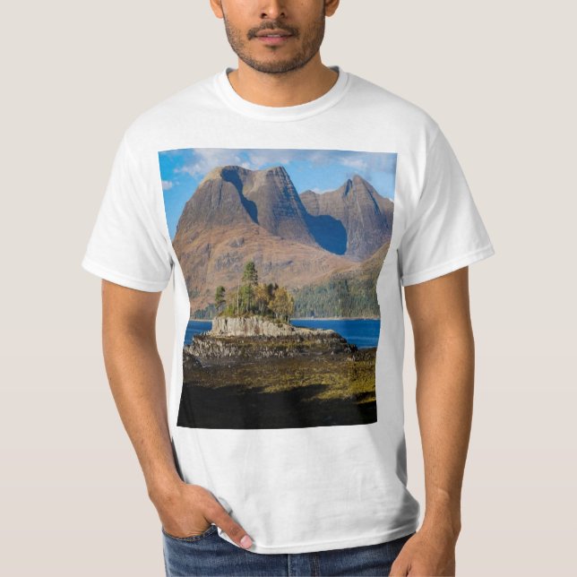 Beinn Alligin Loch Torridon Scotland T-Shirt (Framsida)