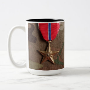 Bekämpa veteran och brons stjärnakaffemuggen Två-Tonad mugg