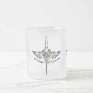 Bekämpa Veteran-Wicked Winged Skull med Dagger Frostad Glasmugg